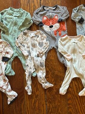 Mixed-brand Footed PJ bundle 3-6 months